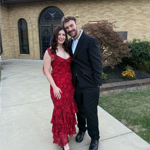 Elegant Red Floral Off-Shoulder Dress - Picture 6 of 6